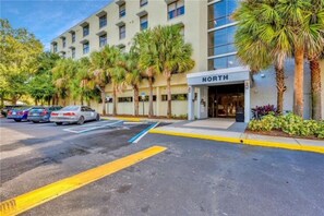 Exterior - 2-bedroom/ 2 bathroom condo in fabulous Clearwater with AC & fitness room. (Clearwater)