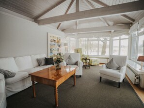 Living area - Turm360 Comfortable Holiday Residence (Varel)