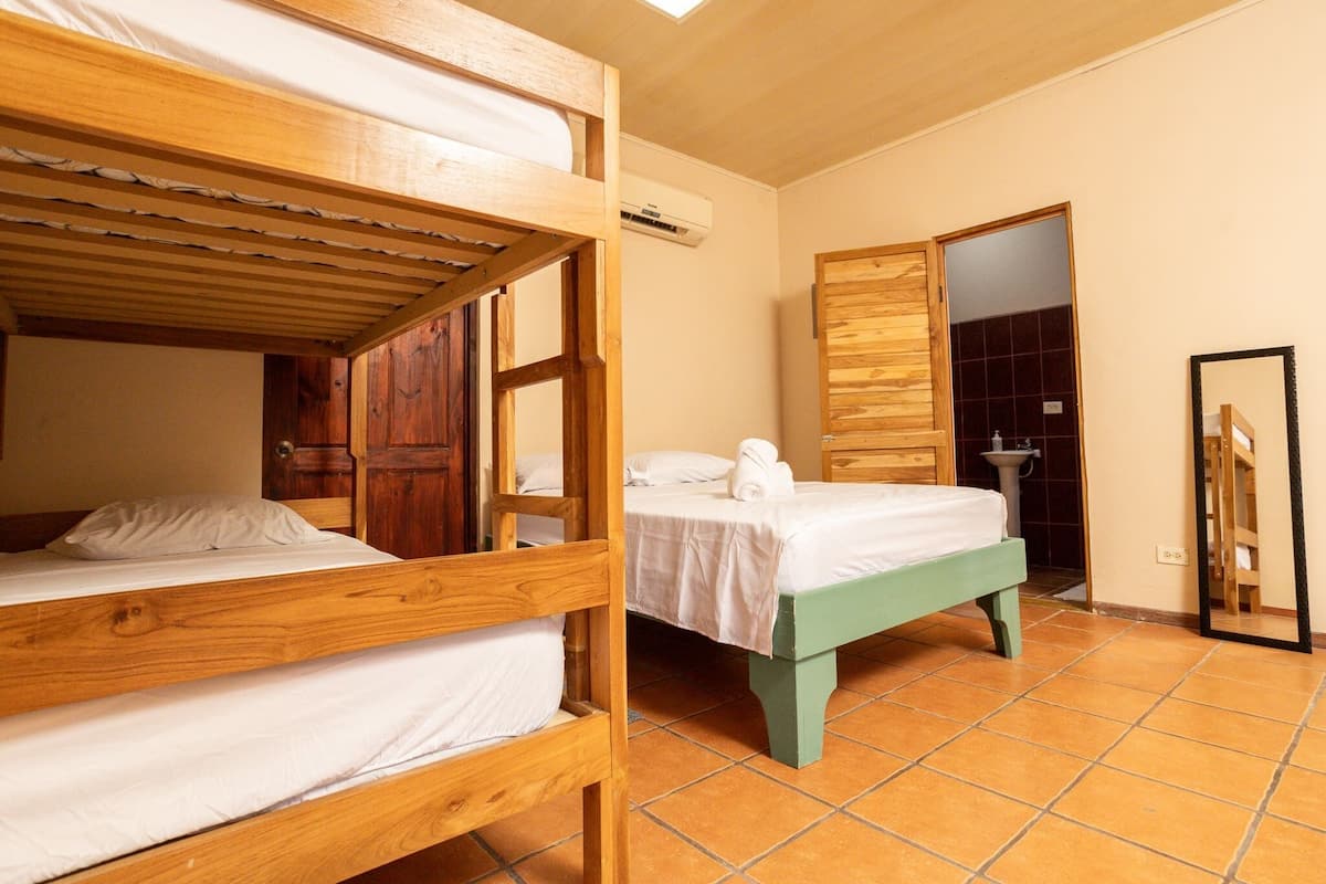 Family Quadruple Room | Free WiFi, bed sheets