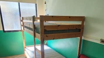 Chambre Double ou avec lits jumeaux | Décoration personnalisée, espace de travail pour ordinateur portable