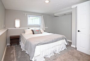 4 habitaciones, tabla de planchar con plancha y cuna de viaje 