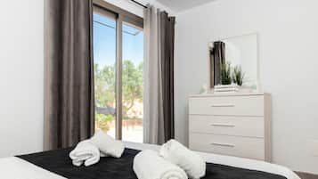 3 sovrum, unika möbler och strykjärn/strykbräda