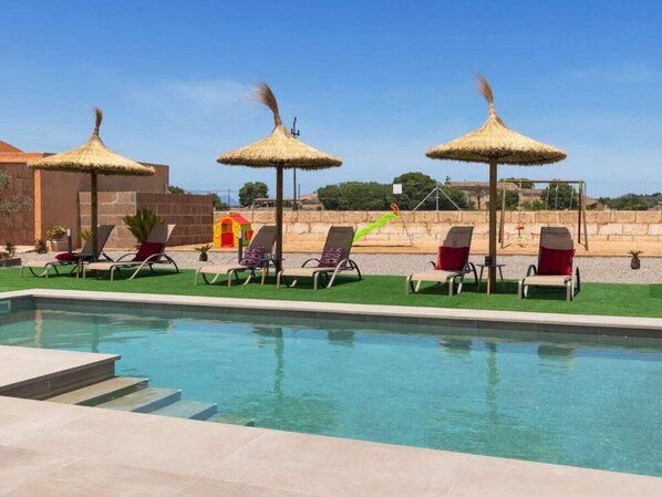 Outdoor pool - Holiday House in Ariany With 1 Bedroom (Ariany)