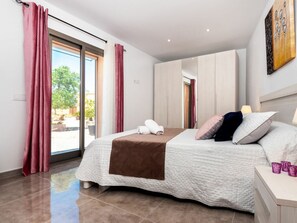 3 bedrooms, individually furnished, iron/ironing board - Holiday House in Ariany With 1 Bedroom (Ariany)