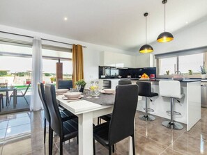 Dining - Holiday House in Ariany With 1 Bedroom (Ariany)