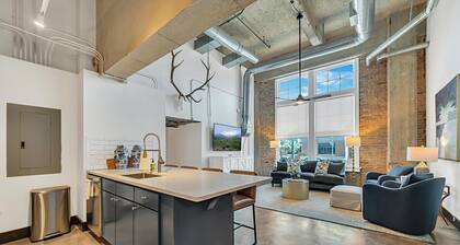 Hebrews 13:2- Wonderful 2 bedroom condo downtown Waco, Baylor, Silos