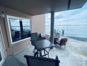 Outdoor dining - Prime Lakefront on Moses Lake
 (Moses Lake)