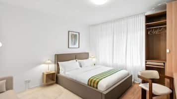 2 bedrooms, iron/ironing board