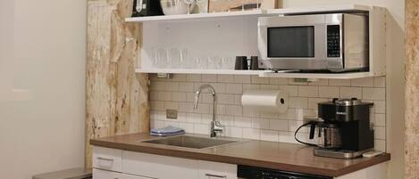 ثلاجة، ميكروويف، فرن، موقد طهي مسطح