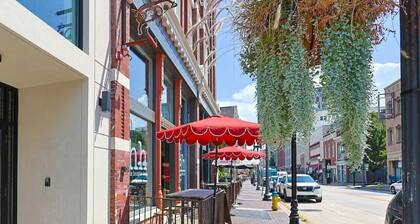 Gay St Luxury: Walk Everywhere!