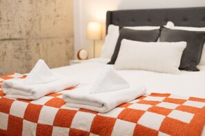 2 habitaciones, tabla de planchar con plancha, wifi y ropa de cama