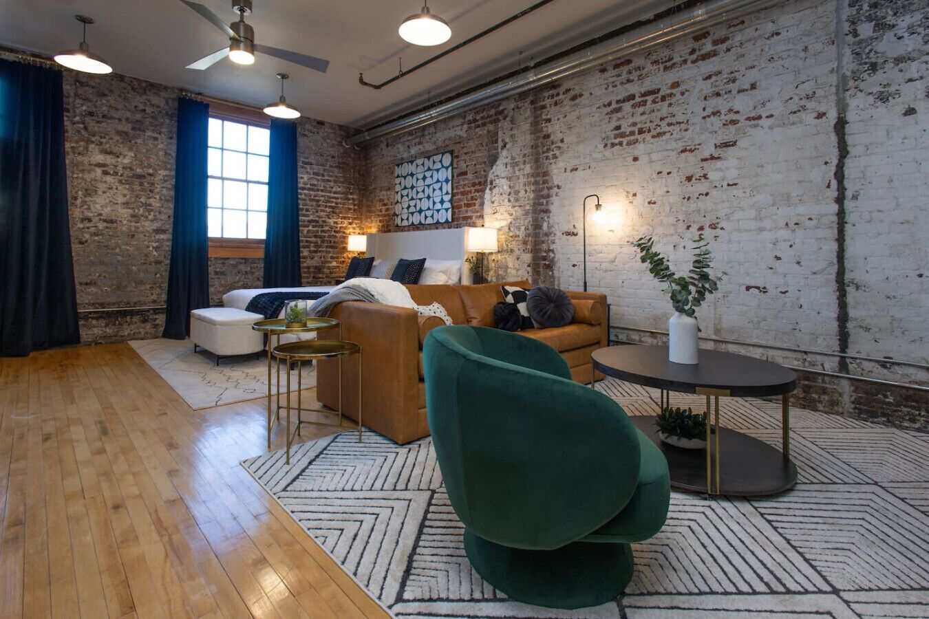 1 habitación, escritorio, tabla de planchar con plancha y wifi 