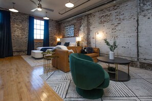 1 bedroom, desk, iron/ironing board, WiFi