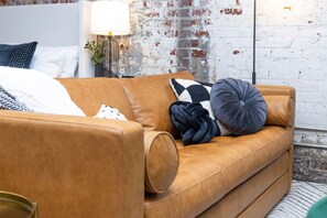 TV, video games - Exquisite White Lily in Old City (Knoxville)