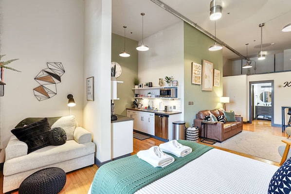 1 bedroom, desk, iron/ironing board, WiFi