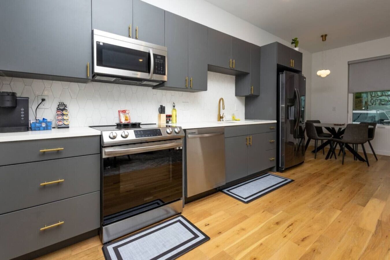 Køleskab, mikrobølgeovn, ovn, kogeplade