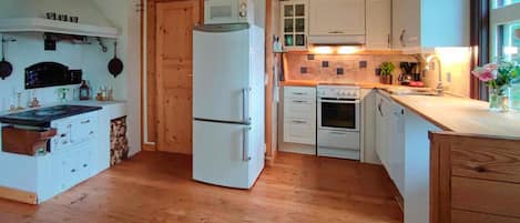 Fridge, stovetop, dishwasher, coffee/tea maker