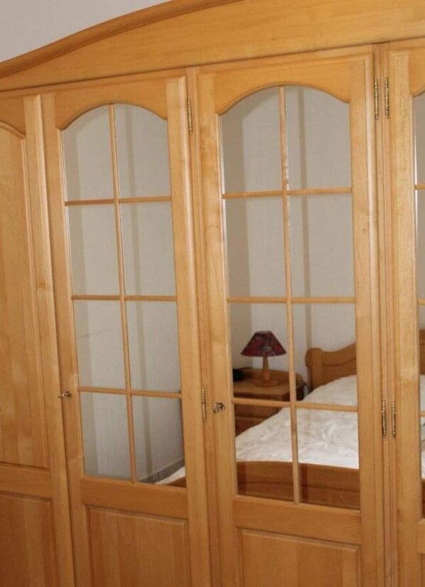 1 Schlafzimmer, individuell eingerichtet