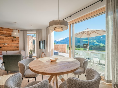 Dining. Authentic cosiness with a mountain panorama