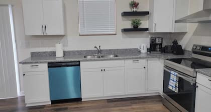 Beautiful 4 Bedroom Vacation Home in Columbus Ohio with Garage Parking
