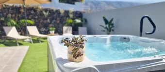 CASA LOLA EN PUERTO DE LA CRUZ CON JACUZZI Y VISTA