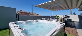 CASA LOLA EN PUERTO DE LA CRUZ CON JACUZZI Y VISTA