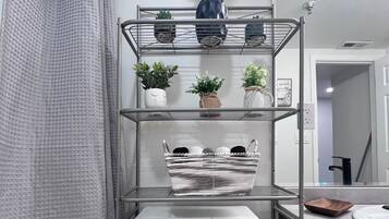 Whirlpool, Handtücher, Seife, Shampoo