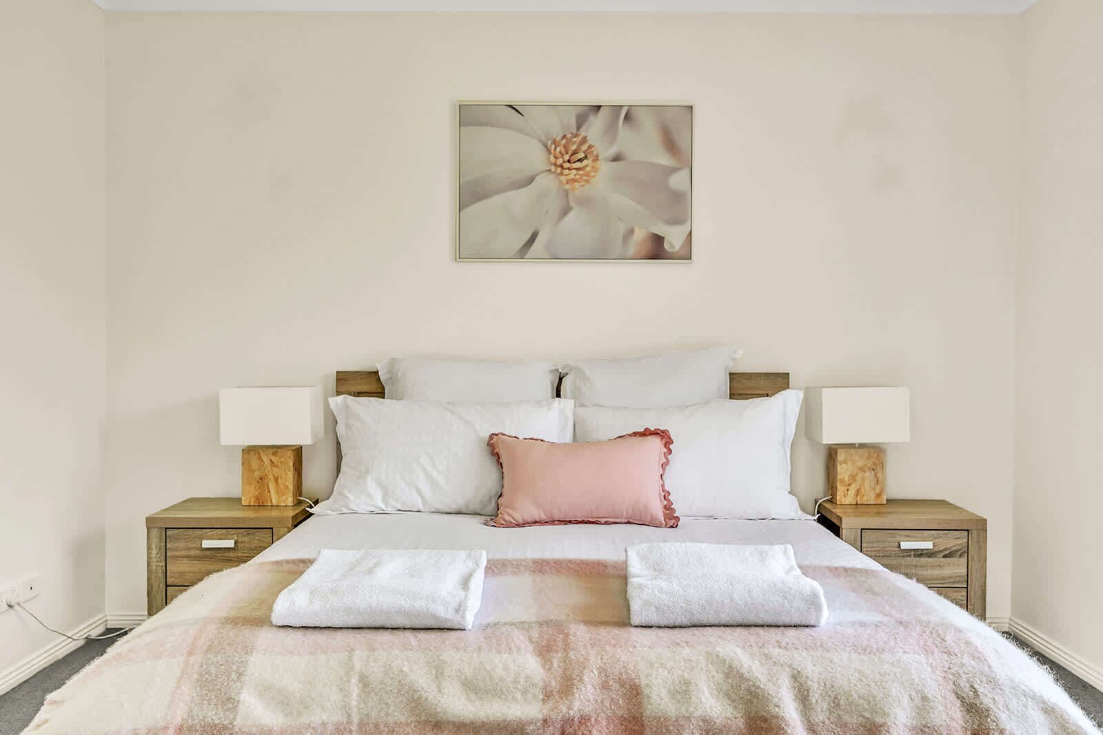 3 makuuhuonetta, silitysrauta/-lauta, vauvan matkasänky, Wi-Fi