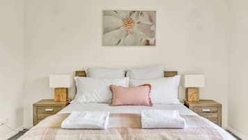 3 makuuhuonetta, silitysrauta/-lauta, vauvan matkasänky, Wi-Fi