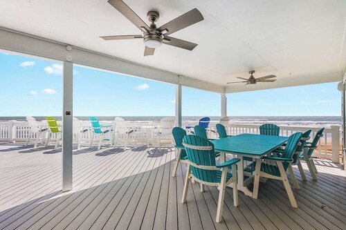 Cala Tortuga Beachfront Elevator, Hot Tub, Great Views