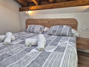 3 slaapkamers, een strijkplank/strijkijzer, gratis wifi, beddengoed