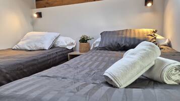 3 slaapkamers, een strijkplank/strijkijzer, gratis wifi, beddengoed