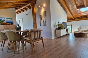 Dining - C26A01 Apto Moderno en Tagle (Tagle)