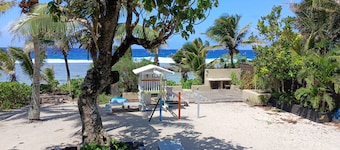 Aircon, 5 bedroom home on ocean front in Rarotonga! With kids playground, 12pax