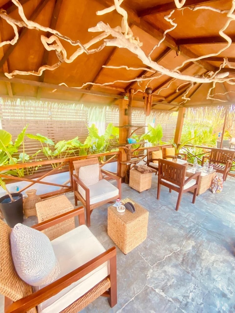 Himeyn Beach Inn Maldives - Bild 4