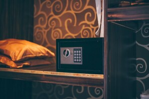 Deluxe Double Room, Beach View | Soundproofing, free WiFi
