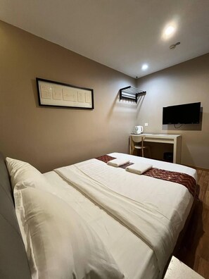 Chambre Standard, 1 grand lit, non-fumeur | Système d’insonorisation, fer et planche à repasser