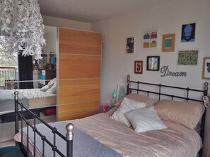 1 chambre, fer et planche à repasser, Wi-Fi, draps fournis