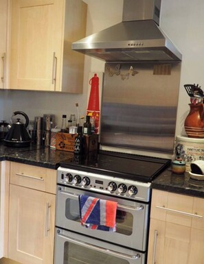 Private kitchen - Homely modern flat w/ balcony in vibrant Brixton (London)