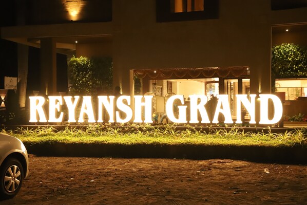 Property entrance - Hotel Reyansh Grand (Palghar)