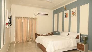 Deluxe Double or Twin Room, 1 Bedroom, Garden View | Egyptian cotton sheets, premium bedding, down comforters