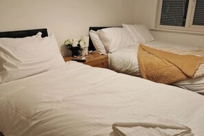 1 bedroom, iron/ironing board, WiFi, bed sheets - Comfortable and Nice Room for 3

 (Manchester)