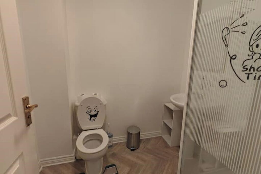 Dusj, hårføner og håndklær