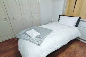 1 chambre, fer et planche à repasser, Wi-Fi, literie fournie