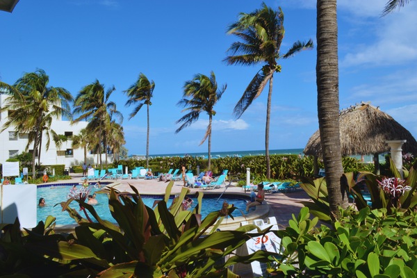 Piscina a l'aire lliure i piscina climatitzada
