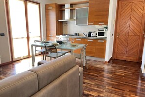 Fridge, microwave, oven, stovetop - 5' from Lake Iseo, Your Oasis of Peace (Paratico)