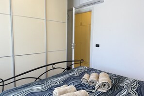 1 habitación, tabla de planchar con plancha, wifi y ropa de cama 