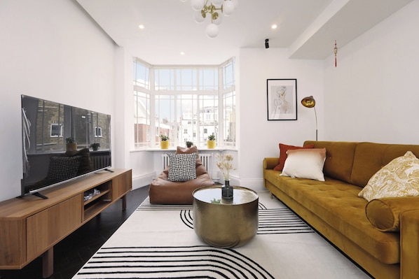 Smart TV - Spacious 3BR • 2 Ensuites • Near Hyde Park (London)