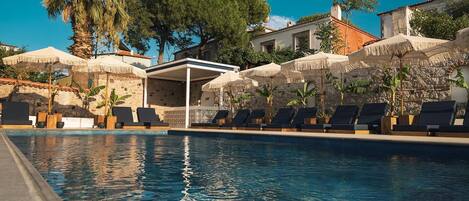 Seasonal outdoor pool