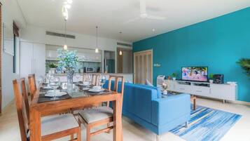Phòng Suite Royal, 3 phòng ngủ, quyền sử dụng Club Lounge, quang cảnh thành phố | Bộ đồ giường cao cấp, chăn bông, nệm Select Comfort